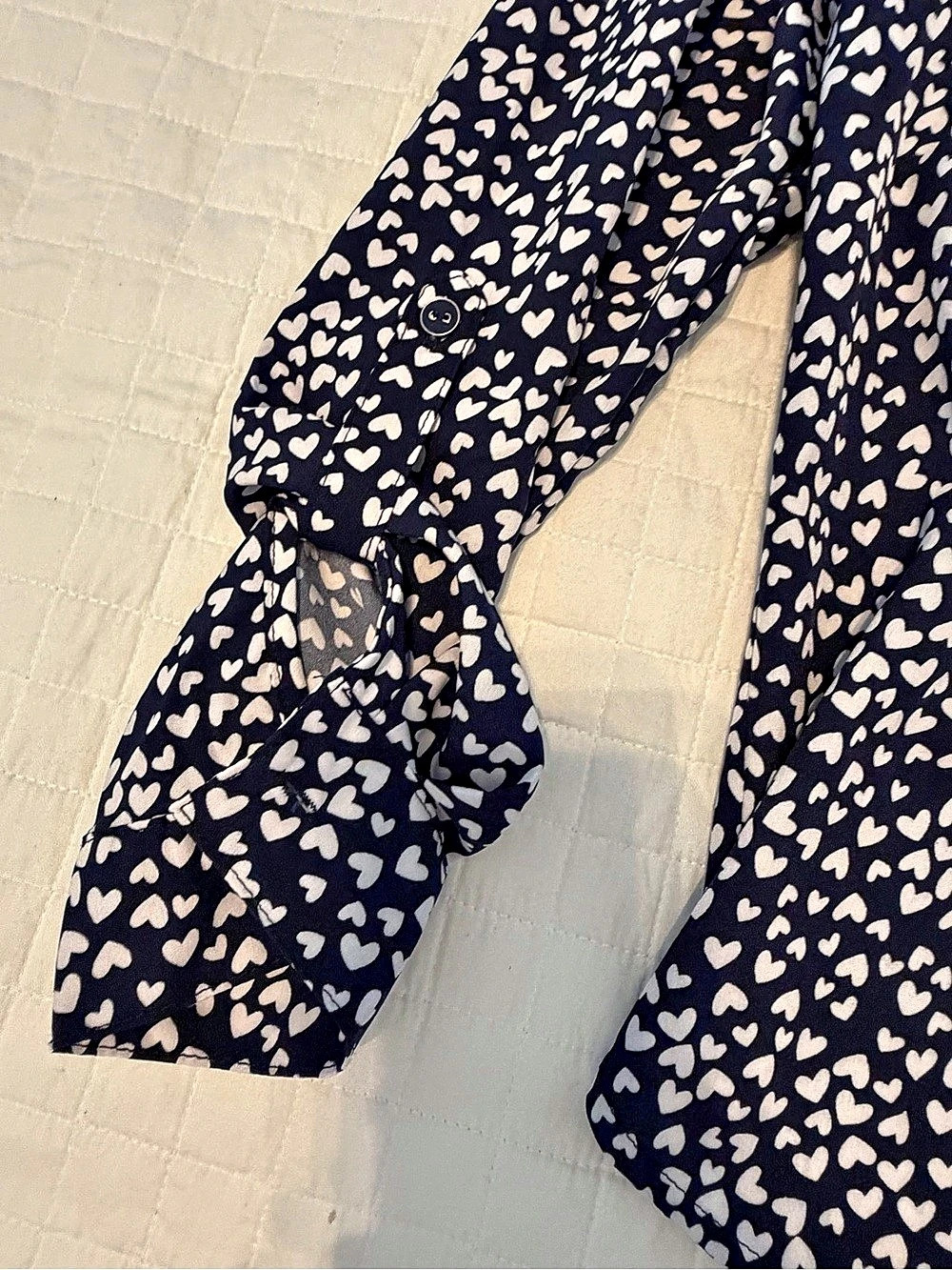 Adrienne Vittadini Heart Print Button Down Shirt in Blue & white Like New - Picture 8 of 11